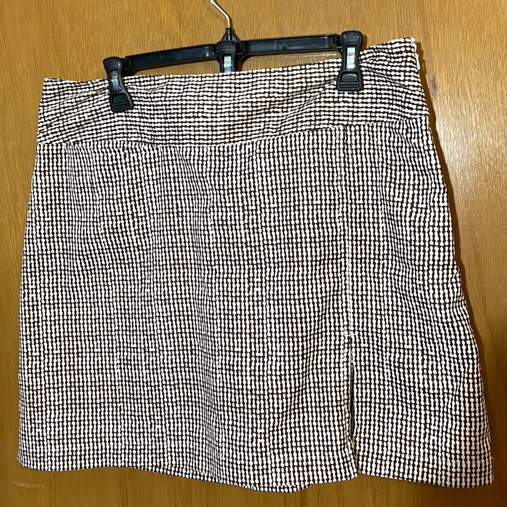 Izod XFG Stretch Womens 12 Brown and White Golf Athletic Skort w Pockets